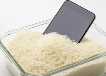 Apple Warns Against Using Rice to Dry Wet iPhones