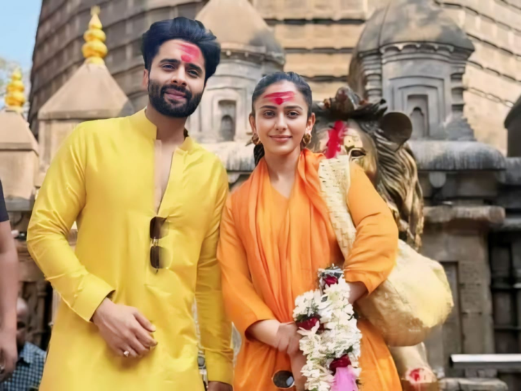 Love Takes a Divine Turn: Rakul Preet Singh and Jackky Bhagnani’s Blessing-filled Visit to Kamakhya Temple