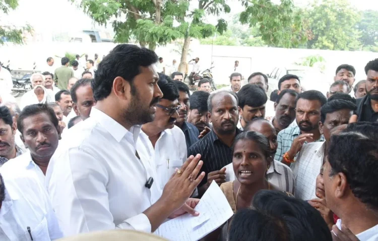 YS Avinash Reddy Interacts with Farmers, Focuses on Resolving Agrarian Concerns