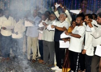 Bhogi Bonfires in Guntur: YSRCP’s Symbolic Protest Against PPP in Medical Education